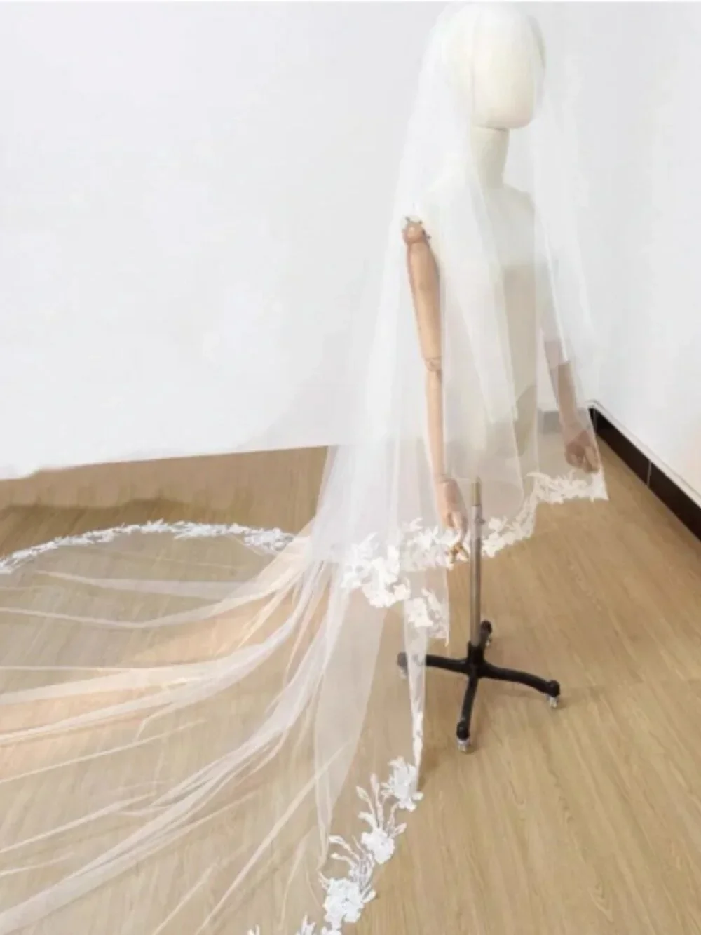 Royal Floral Lace Wedding Veil